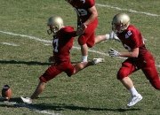 熊猫体育平台-湖人强压活塞，库里赛后评分拉满，一场比赛，两种传奇叙事