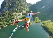 熊猫体育平台-阿拉巴，隐形领袖的加冕礼—皇马如何从多特蒙德带走胜利